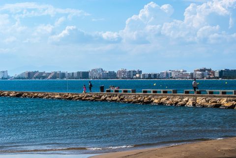 d1351-platja-roses-costa-brava.jpg